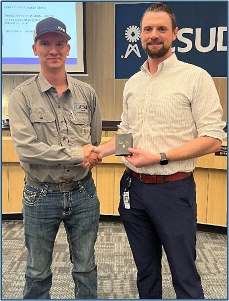 JCSUD staff member getting award from General Manager